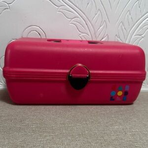 vintage Caboodles cosmetic case in pink